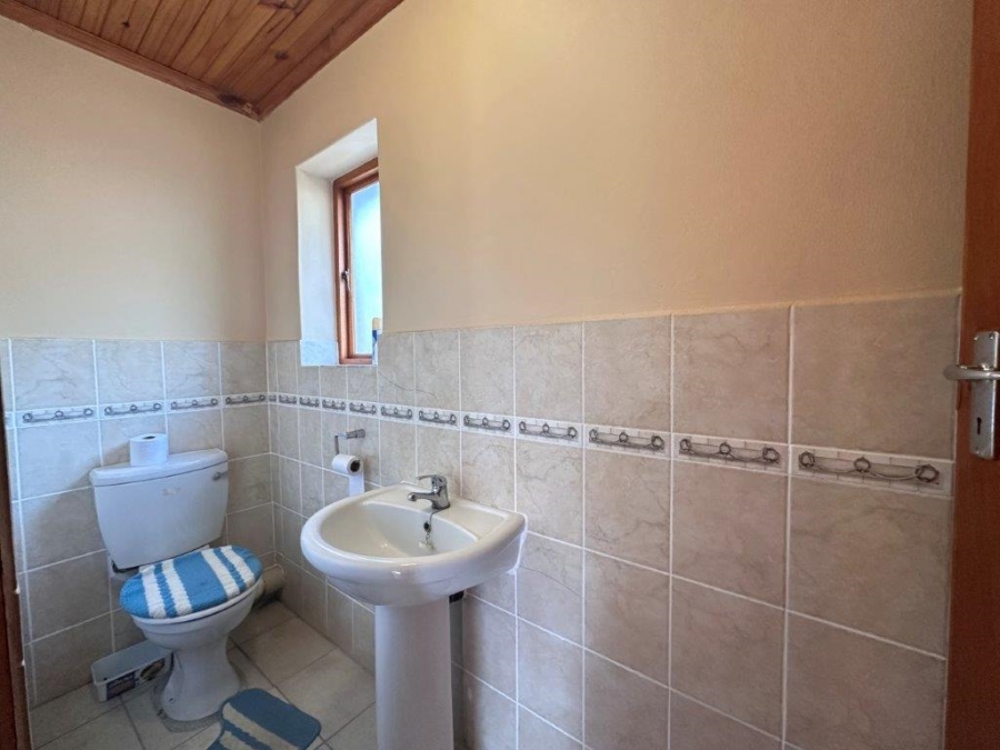 5 Bedroom Property for Sale in Stilbaai Wes Western Cape